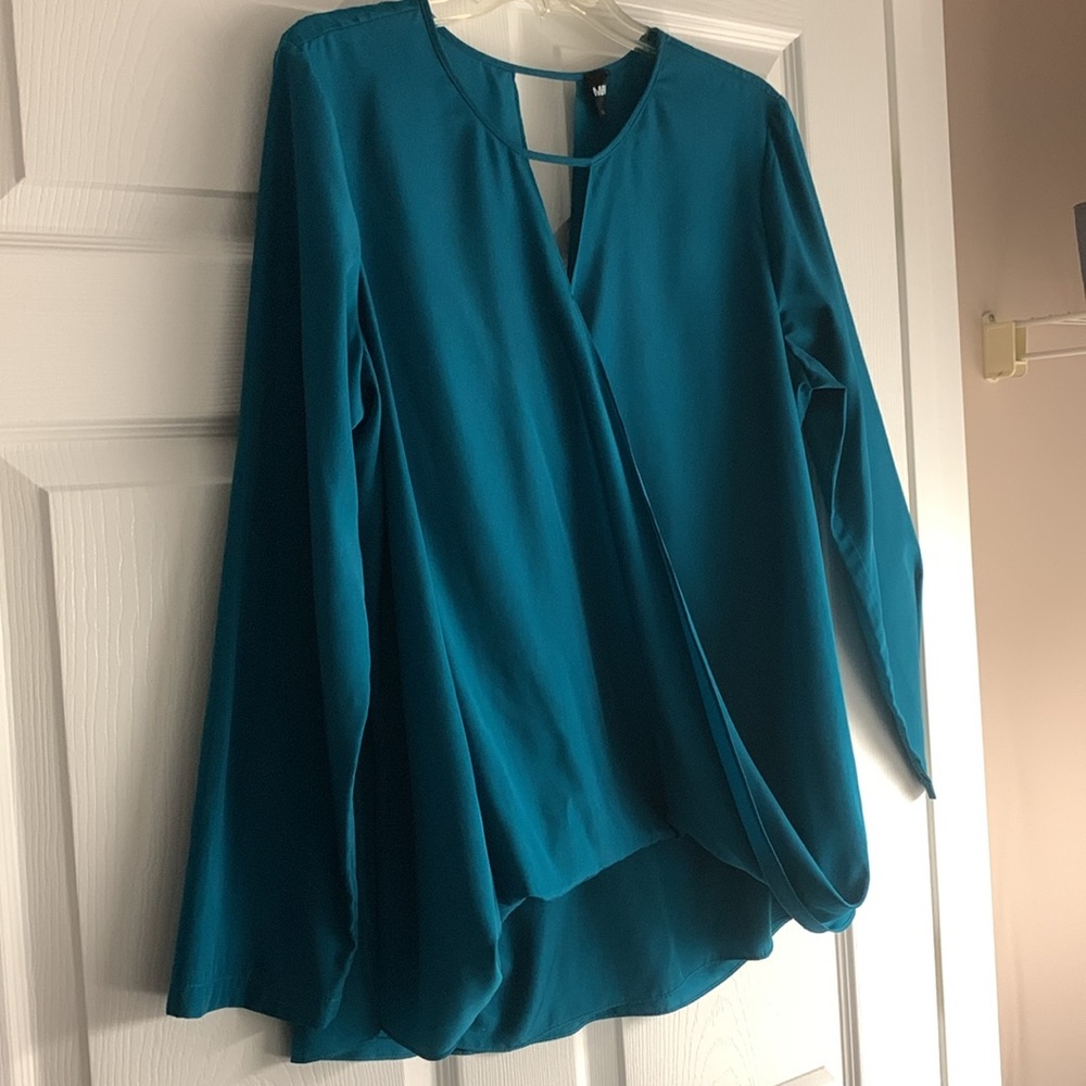 blouse - Picture 2 of 5